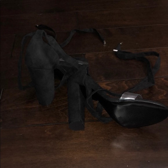 Black heels - Picture 3 of 3